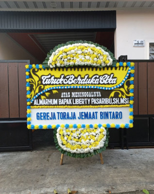 Papan Bunga Duka di Kenyam