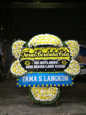 Papan Bunga Duka di Kenyam