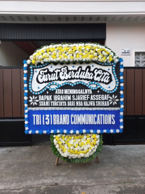 Papan Bunga Duka di Kenyam